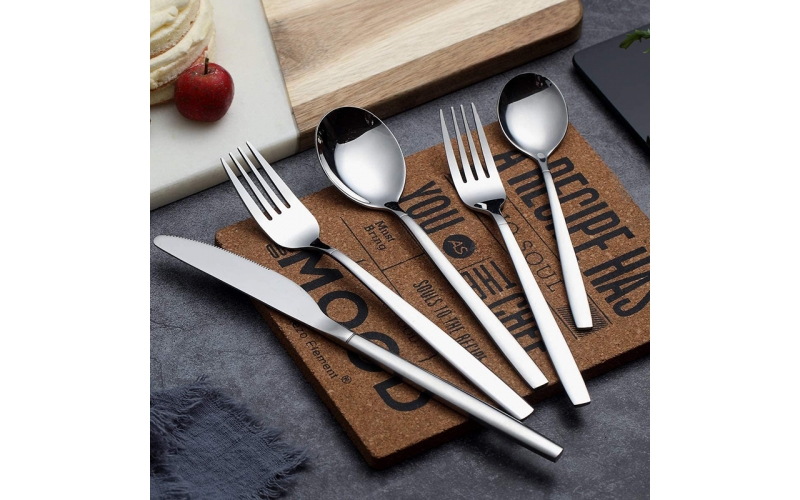 Stainless steel flatware set