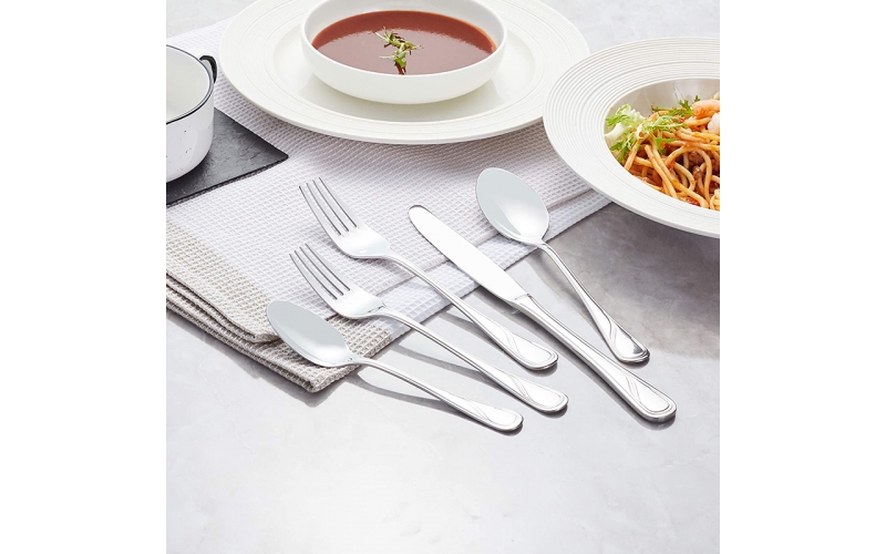 Stainless steel flatware set