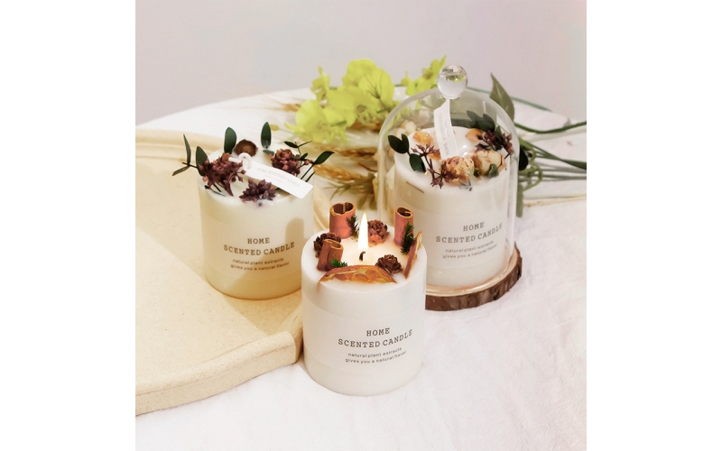 Dried flower scented candle