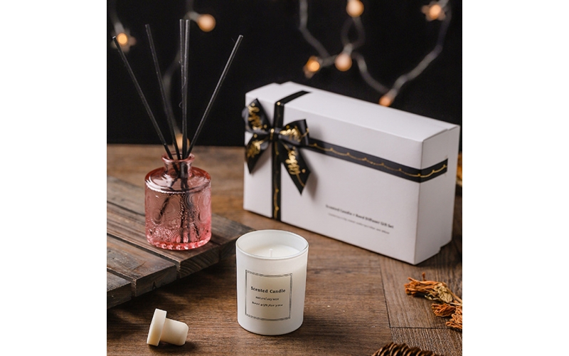 Scented candle & reed diffuser gift set