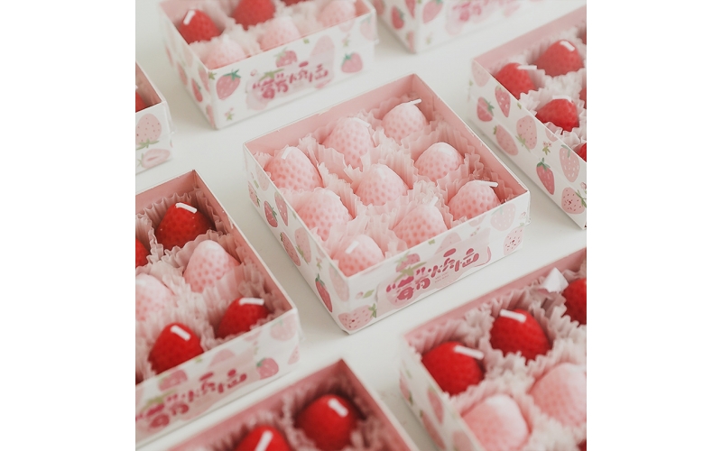 Strawberry candle gift set
