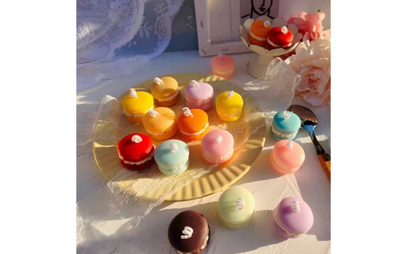 Macaron shape candle